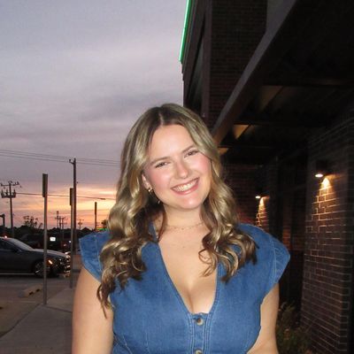 Maddie, 25