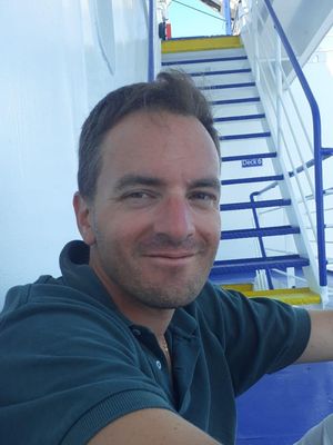 Arturo, 33
