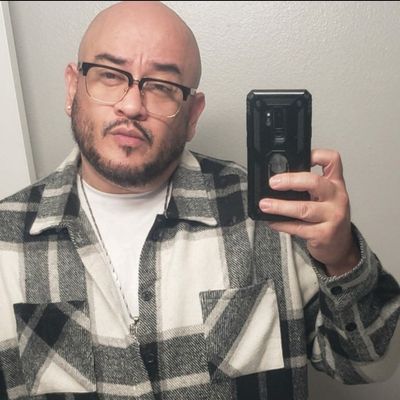 Carlos, 49