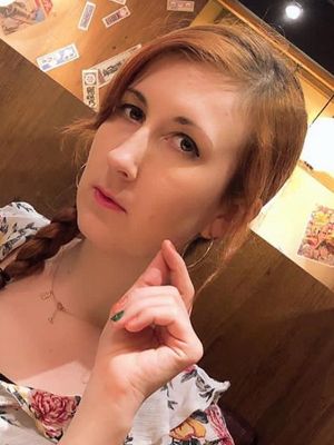 Zoey, 33