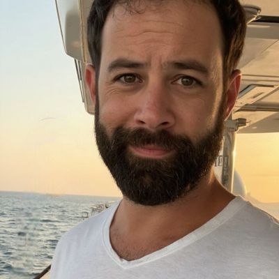 Dan, 34