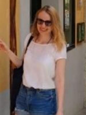 Aneta, 32
