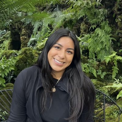 Stephanie, 23