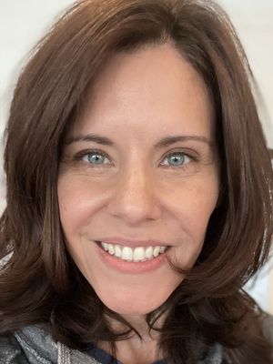Alexandra, 52