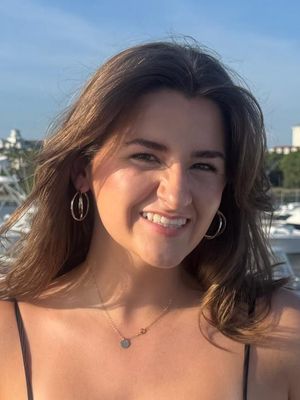 Eva, 23