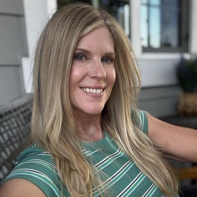 Michelle, 52