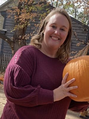 Nicole, 27