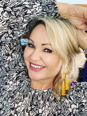 Laura, 52