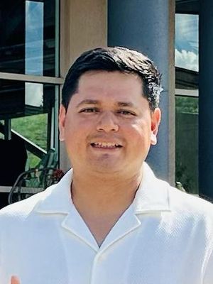 Javier, 31