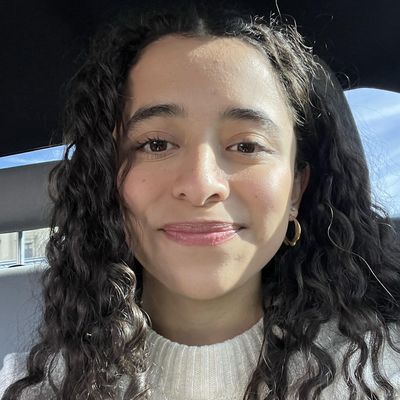 Regina, 21