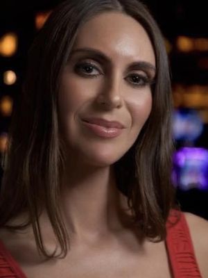 Caroline, 48