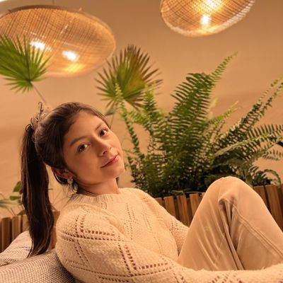 Maria Jose, 23