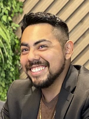 Carlos, 29