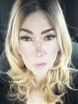 Angelica, 43