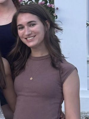Julia, 21