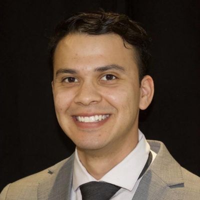 Carlos, 27