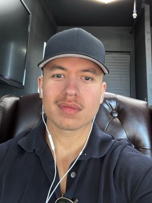 Ronny, 21