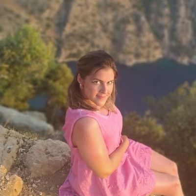 Rose, 35