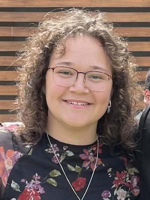 Amira, 20