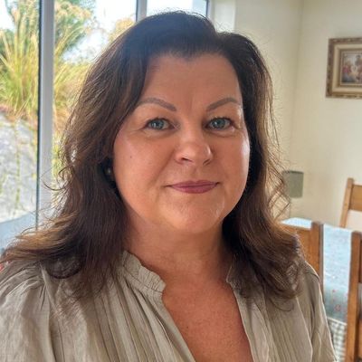 Bella, 54