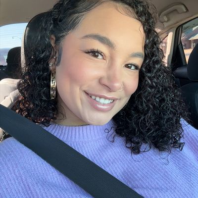 Olivia, 25