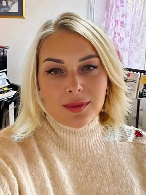 Julia, 55
