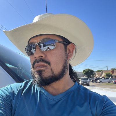 Luis, 38