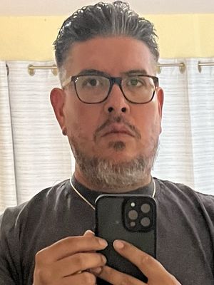 Carlos, 41