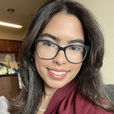 Gabriela, 21