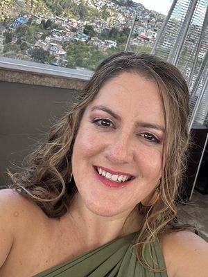 Cristina, 38
