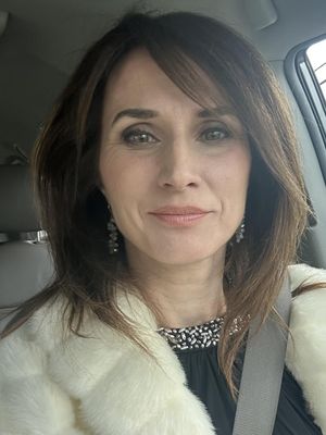 Gabrielle, 52