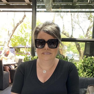 Sara, 48