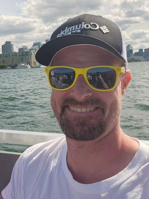 Thomas, 43