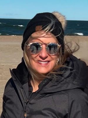 Suzie, 63
