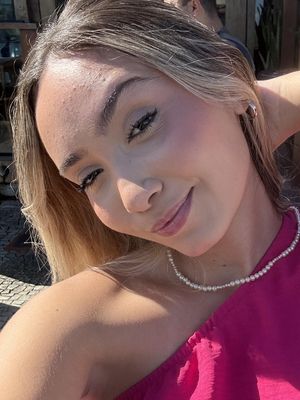 Julia, 19