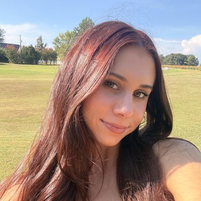 Ava, 20