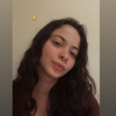 Andrea, 27