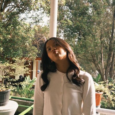 Putri, 18