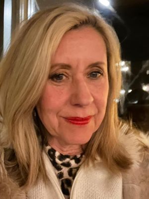 Amanda, 54