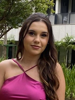 Maria Elisa, 28