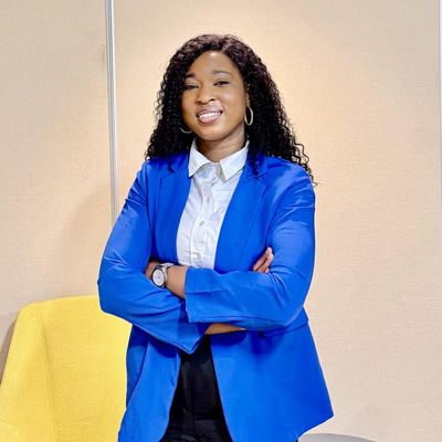 Emmanuella, 28