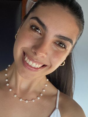 Fernanda, 27