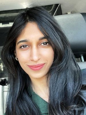 Elizabeth, 32