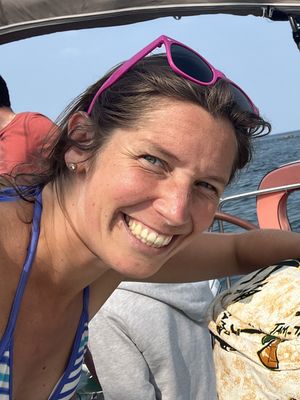 Claire, 33