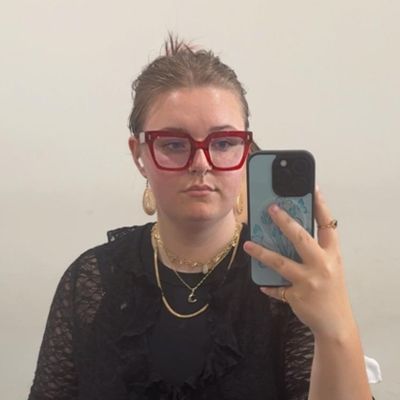 Evie, 18