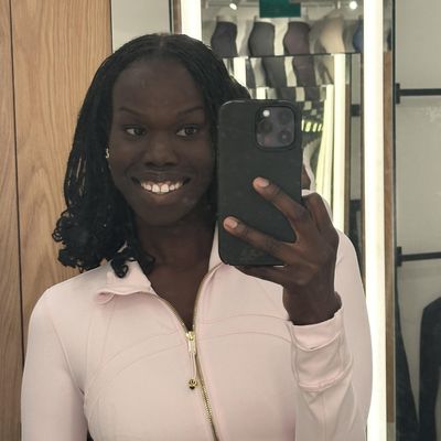 Nisa G, 27