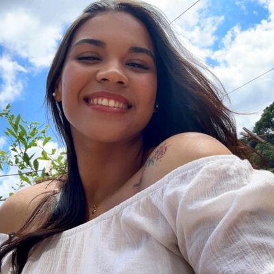 Nathaly, 24