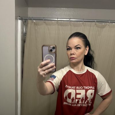 Jessica, 44