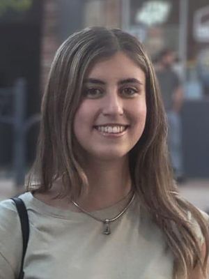 Andrea, 24