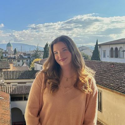 Sarah, 21